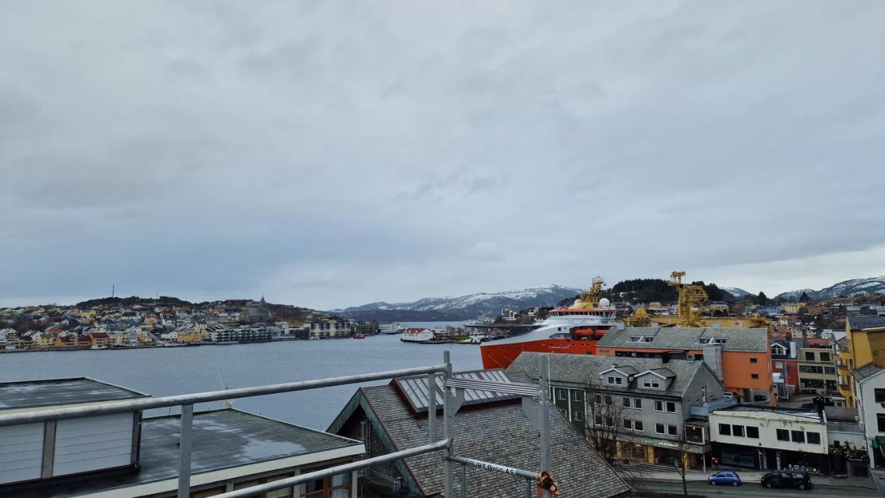 Lovely 2-Bedroom Loft With Panoramic View. Kristiansund Kültér fotó